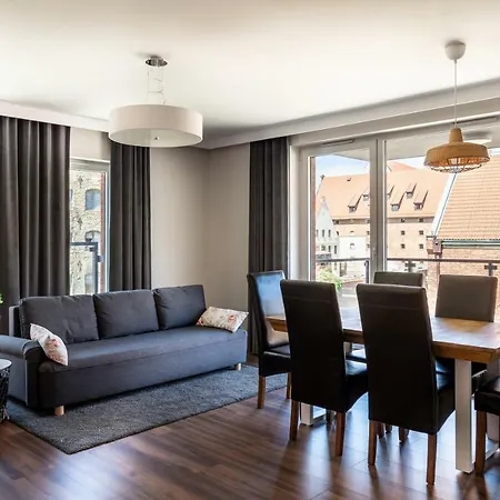 Chmielna Apartmán *
